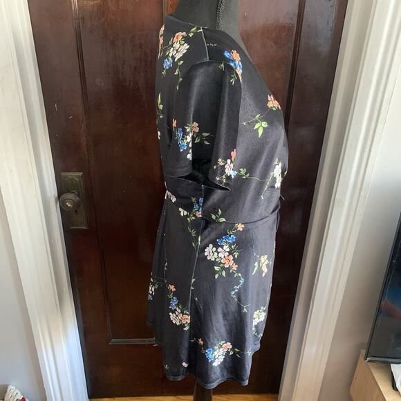 Urban Outfitters Women's Black Floral Wrap Midi Dress - Size S - Picture 7 of 9